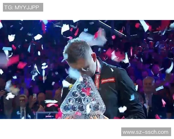 小莫创前史首人纪录！颁奖时亲吻奖杯太高兴 距张本智和仅差395分